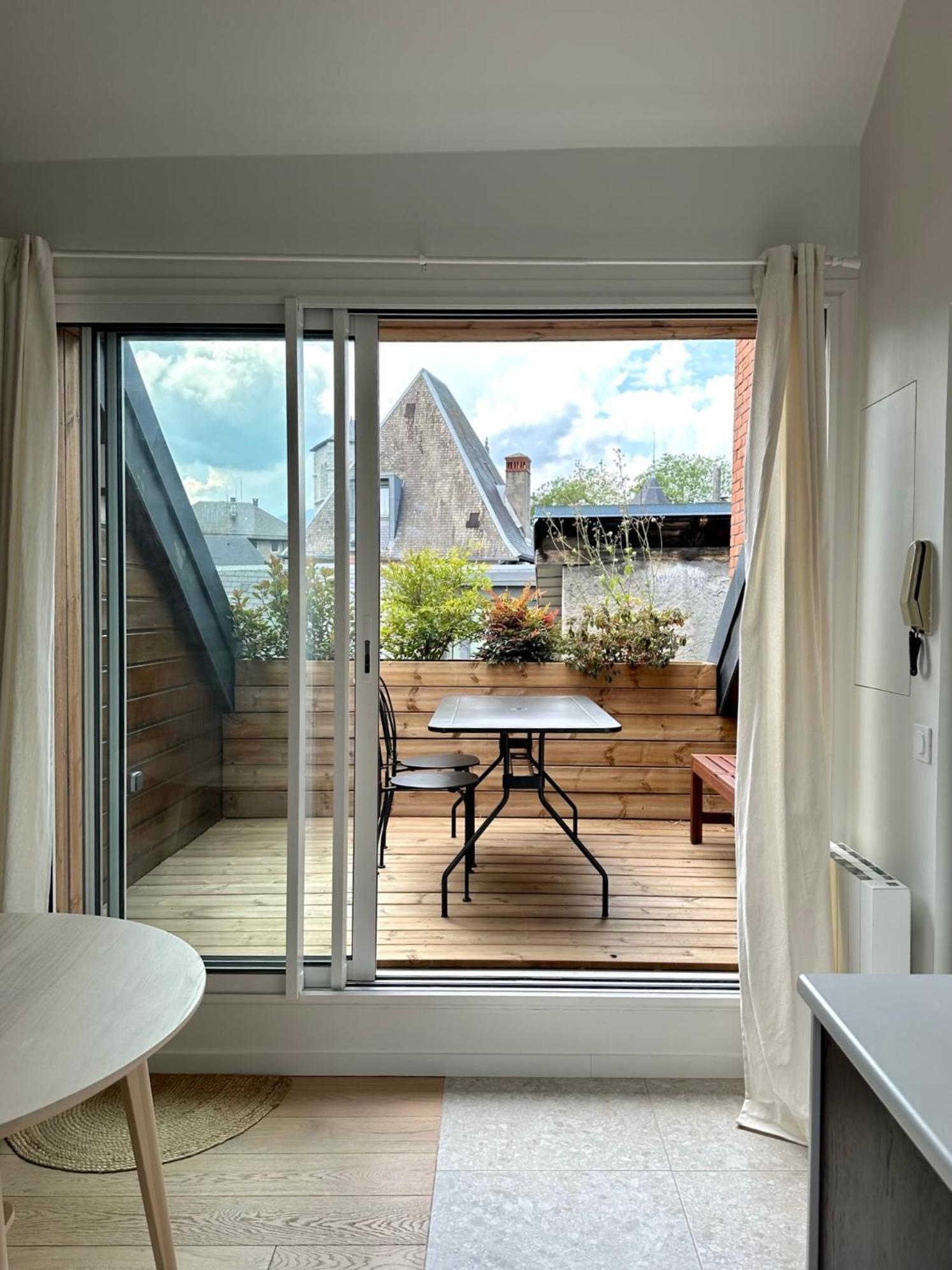 Ecrin De Calme Avec Terrasse Apartment Chambery Luaran gambar